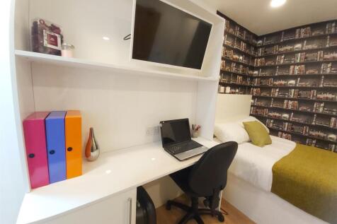 Bedroom / Study Area