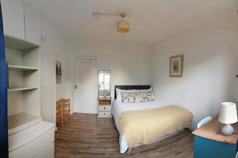 Furnished Room in N1