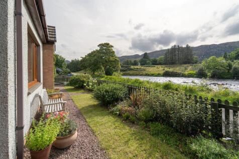 18 Front Garden and River.jpg