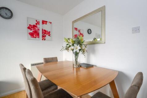 Shaw Drive, Walton-on-Thames photo 4