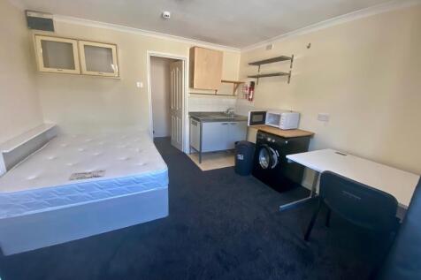 Spacious studio layout with dedicated study des...
