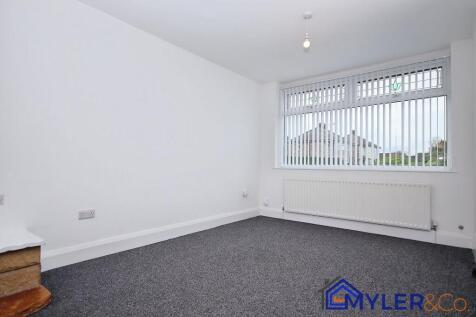 Marsh Hall Road, Widnes, WA8 photo 4