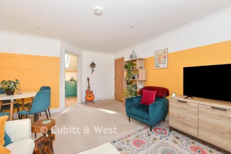 Lounge/Dining Room.