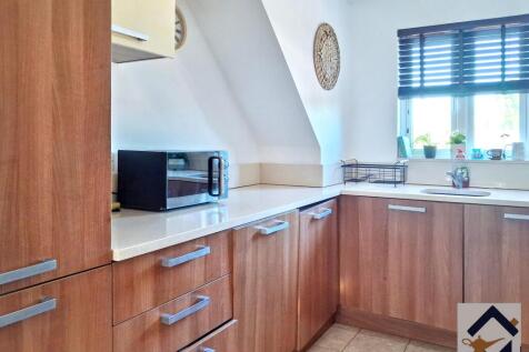 Green Farm Road, Newport Pagnell, Milton Keynes photo 4