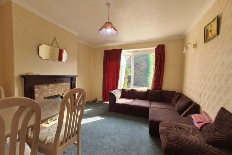 Oldfield Close, Earley near Thames Valley Park photo 3