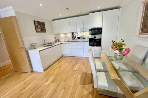 OPEN PLAN KITCHEN