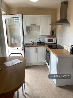 Fully Fitted Modern Kitchen