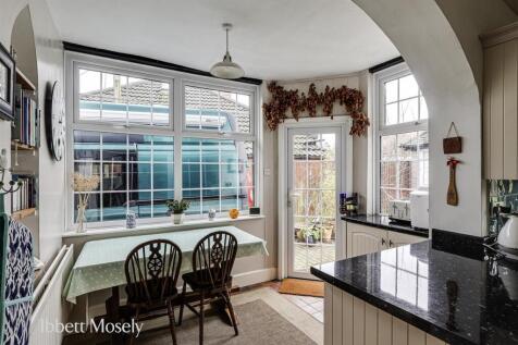 13 Breakfast Area.jpg