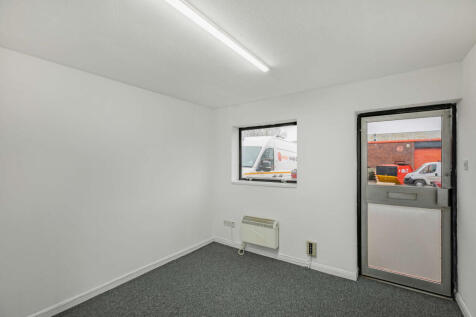Commercial Property to rent Image 3