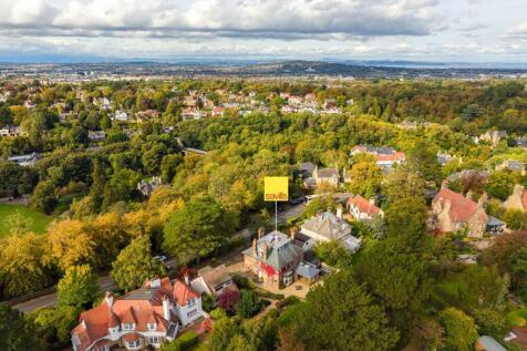 31 Woodhall Rd