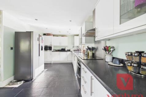Minton Close, Blakelands photo 5