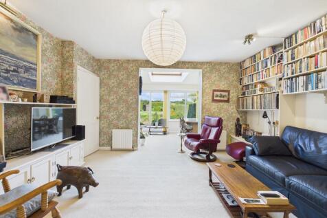 CAM04201G0-PR0106-STILL004