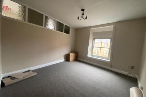 First floor apartment High Street, Rothwell, Kettering photo 5