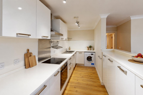 2-bed flat on 30 Abbeydale Hall, Dore, Sheffield, £1,025/mo