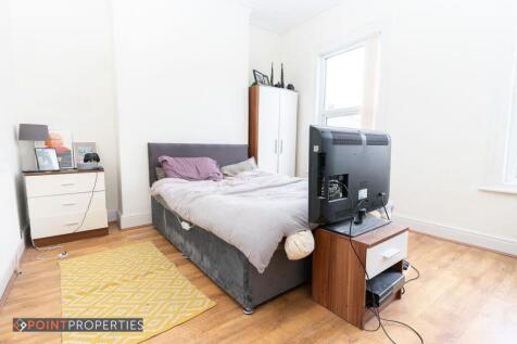 3 Bedroom House, Halsbury Road photo 4