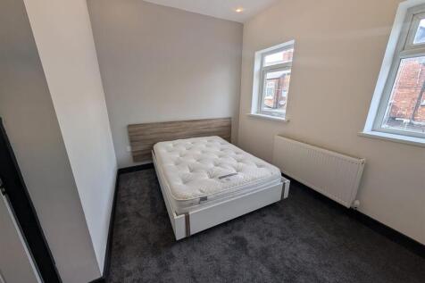 Bright double bedroom with modern neutral decor...