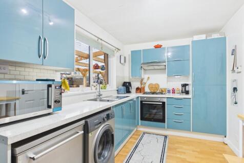 CAM03481G0-PR0122-STILL005