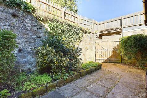 CAM04201G0-PR0017-STILL015