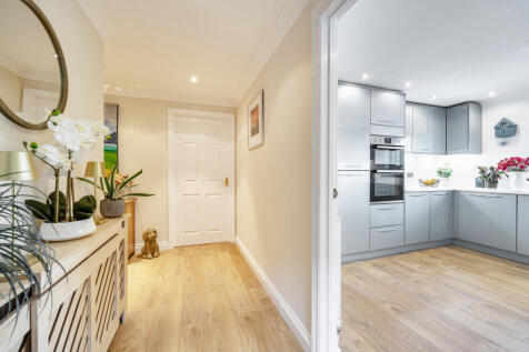 1369558-4-68ee557...