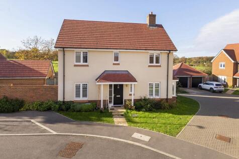 Hailwood Drive, TN8 6FP 001.jpg