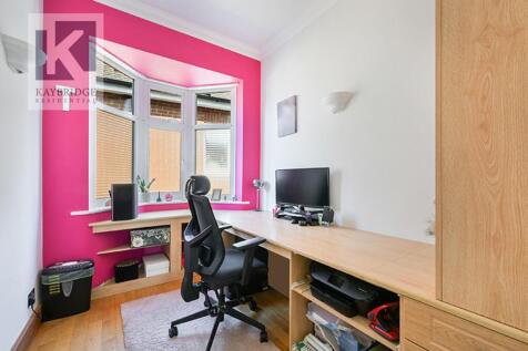 The Warren, Worcester Park - KT4 7DL