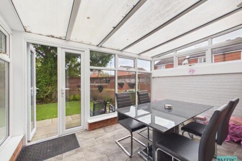 Sunningdale Close, York photo 4