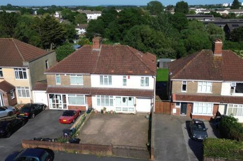 26 - 5-Bedroom House in Bishopsworth.JPG