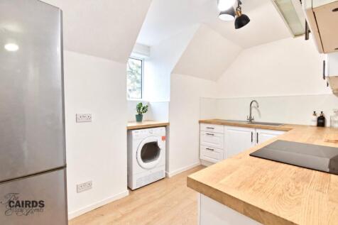 Kingston Avenue, Leatherhead, Surrey, KT22 photo 5