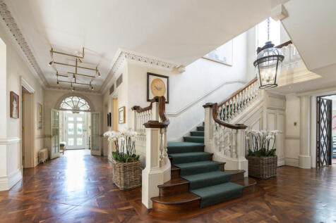 10 bed, 10 bath Detached in London - Photo 5