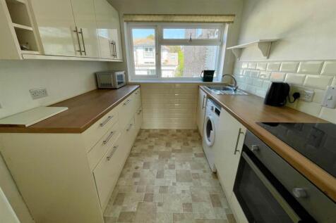 Flat 11 kitchen.jpeg