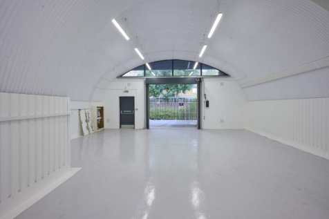 An empty arch with white lining