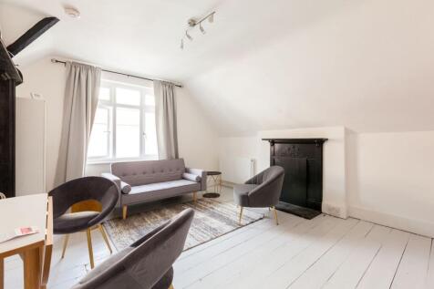 Studio flat on Pendennis Road, Streatham, London, SW16, £1,450/mo