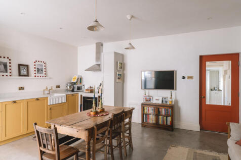 304375 - 77LadbrokeRoad_HighRes-9.jpg