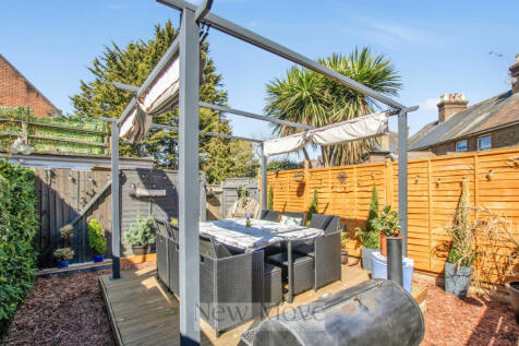 2 bed flat for sale Three Bridges Road, Crawley R