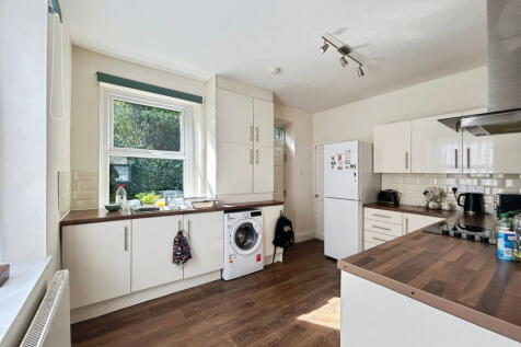 Halifax Road, Cross Roads, Keighley, BD22 9DH photo 4