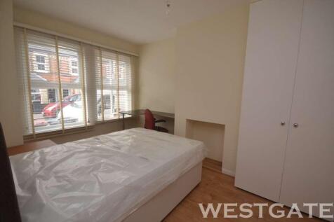 Pitcroft Avenue, Reading photo 4