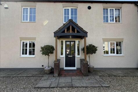 ENTRANCE PORCH