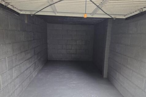 Single garage located just off Hyndland Road photo 3