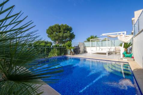 Villa with sea views and rental license 