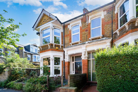 3 Bedroom End Terrace for Sale in need of some mo