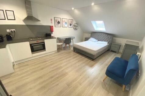 Studio flat on Headstone Road, Harrow, £1,300/mo