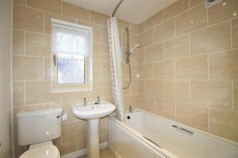 9 - Bathroom.jpg