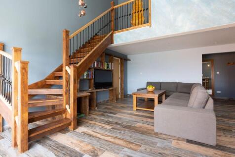 Golden fleece - living area.jpg