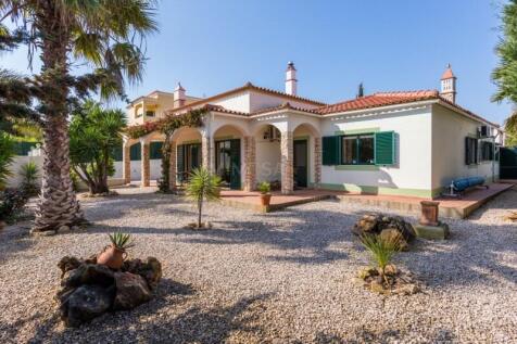 3 Bedroom Villa with 1 Bedroom Annex, Pool and Garden, Lagos