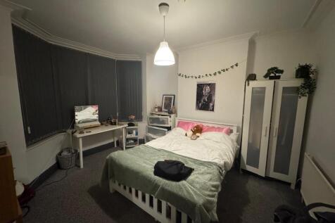 Rolleston Drive, Nottingham, Nottinghamshire, NG7 photo 3