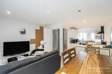 Kitchen/ Living Room