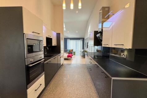 Acorn Court, Oughtibridge, S35 photo 3