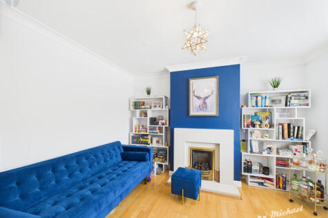 CAM03218G0-PR0694-STILL011