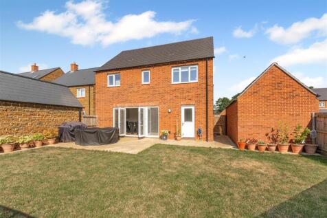 8 Selby Close, Banbury-12.jpg