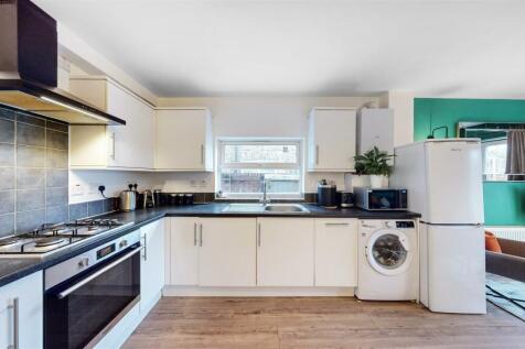 White laquesred kichten